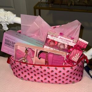 Teen/Women’s Gift Set
*NWT